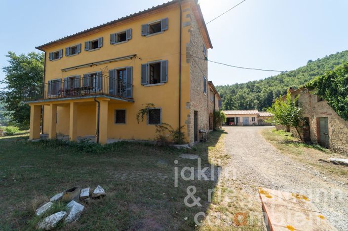 Image No.2-Ferme de 11 chambres à vendre à Arezzo