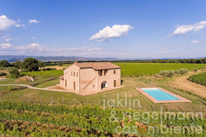 Image No.1-Maison de campagne de 5 chambres à vendre à Cortona