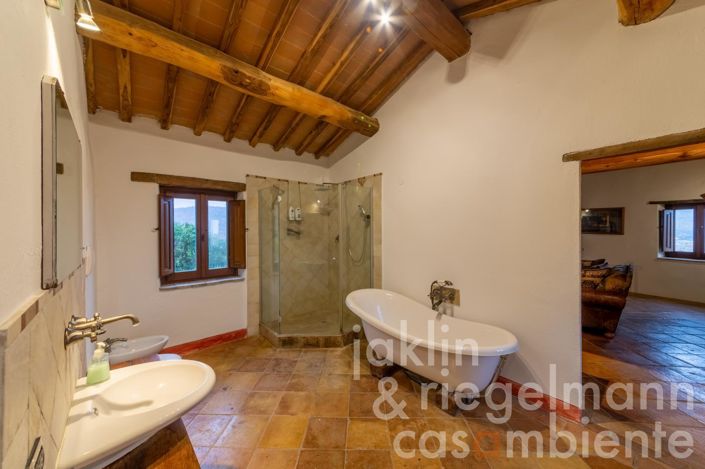 Image No.45-Maison de campagne de 8 chambres à vendre à Perugia