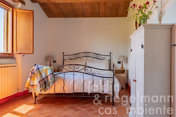 Image No.60-Maison de campagne de 8 chambres à vendre à Perugia