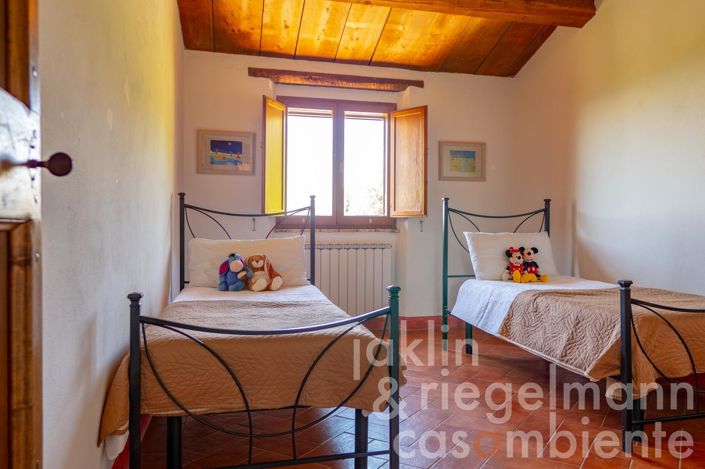 Image No.61-8 Bed Country House for sale