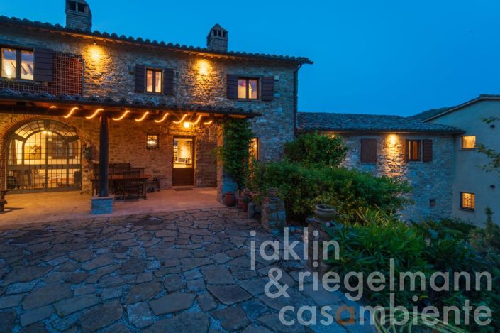 Image No.8-Maison de campagne de 8 chambres à vendre à Perugia