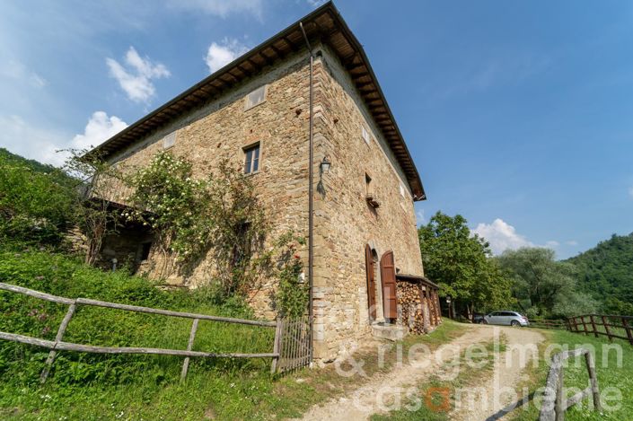 Image No.10-10 Bed Farmhouse for sale