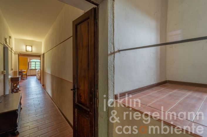 Image No.32-5 Bed Country House for sale