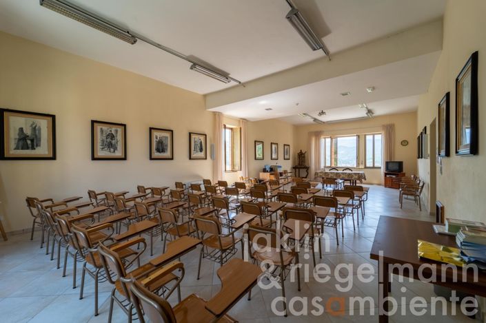 Image No.62-Maison de 35 chambres à vendre à Castèl San Niccolò