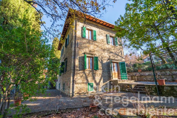 Image No.1-4 Bed Country House for sale