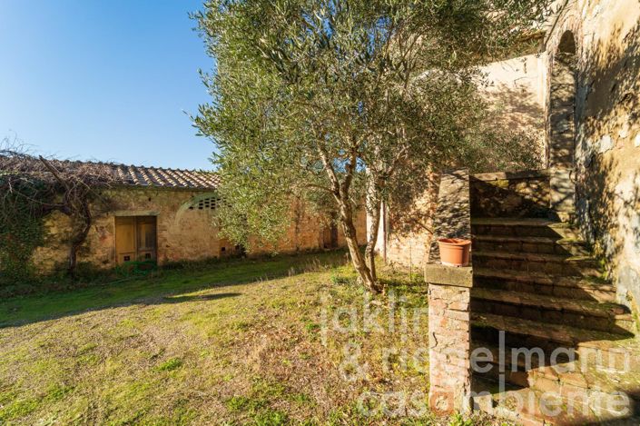 Image No.14-12 Bed Farmhouse for sale