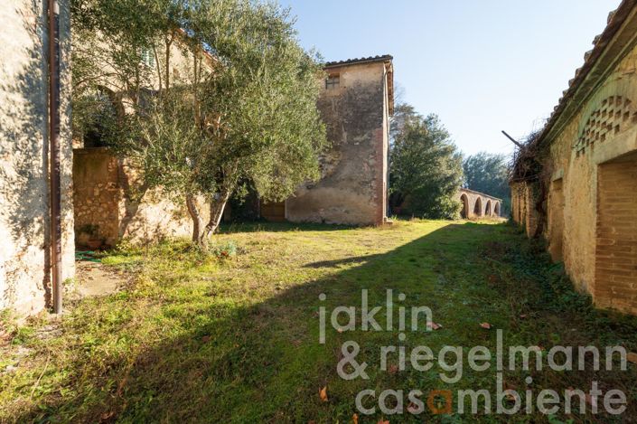 Image No.18-12 Bed Farmhouse for sale