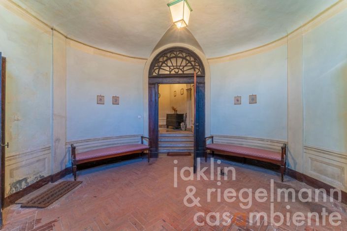 Image No.25-12 Bed Farmhouse for sale