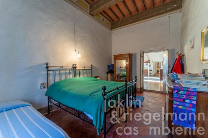 Image No.37-12 Bed Farmhouse for sale