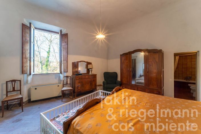 Image No.38-12 Bed Farmhouse for sale