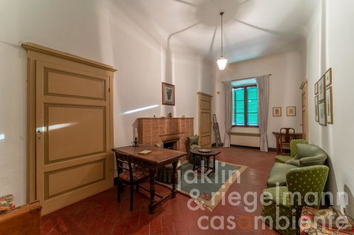 Image No.39-12 Bed Farmhouse for sale