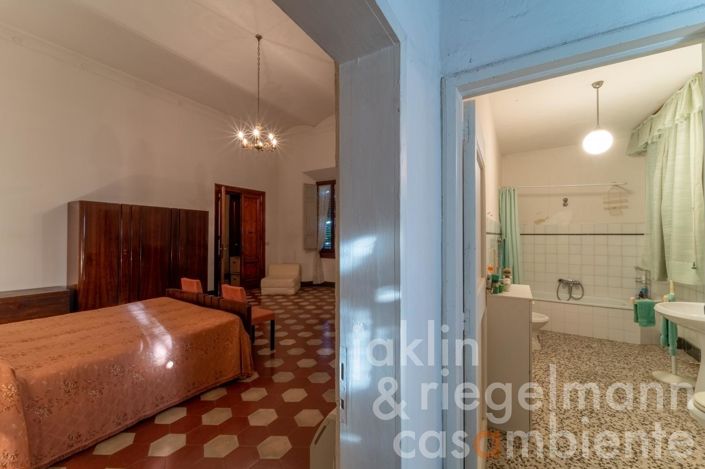 Image No.42-12 Bed Farmhouse for sale