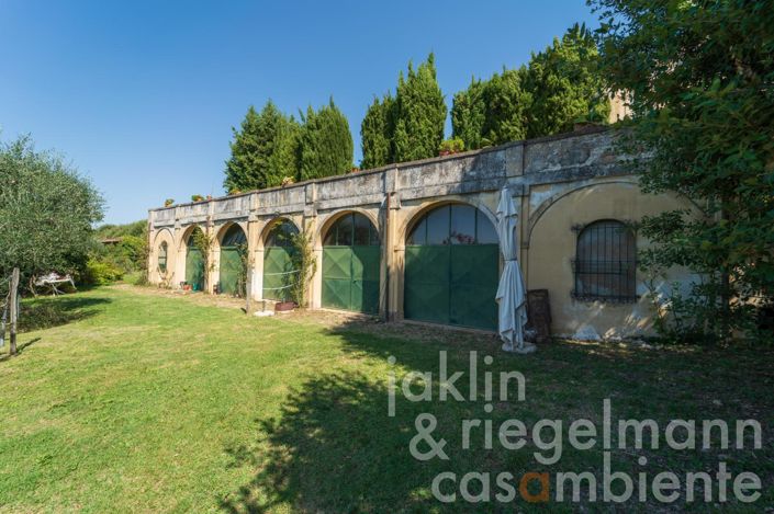 Image No.12-9 Bed Villa for sale