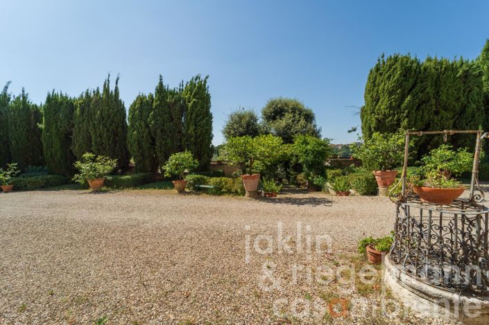 Image No.18-9 Bed Villa for sale