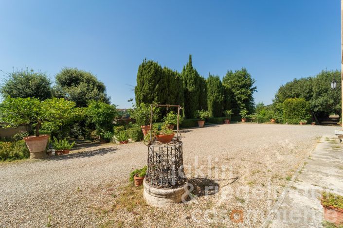 Image No.19-9 Bed Villa for sale