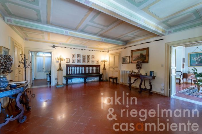 Image No.21-9 Bed Villa for sale