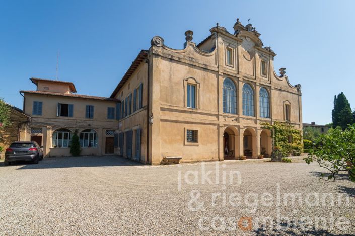 Image No.3-9 Bed Villa for sale