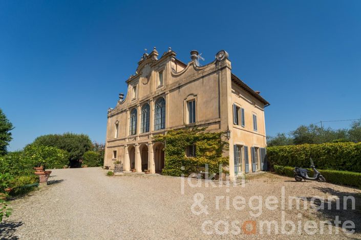 Image No.4-9 Bed Villa for sale