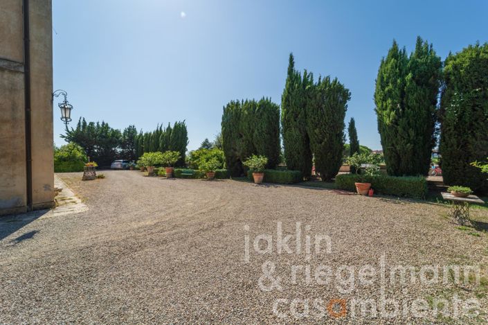 Image No.5-9 Bed Villa for sale