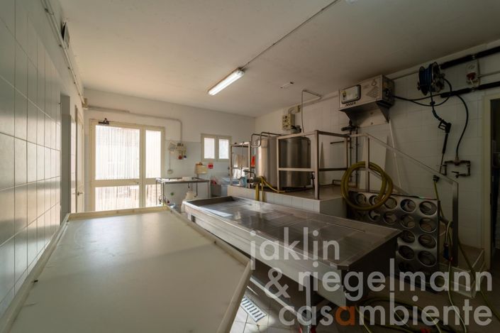 Image No.33-5 Bed Farmhouse for sale