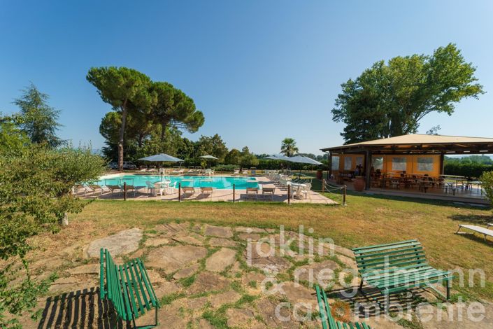 Image No.2-Ferme de 10 chambres à vendre à Castiglione del Lago