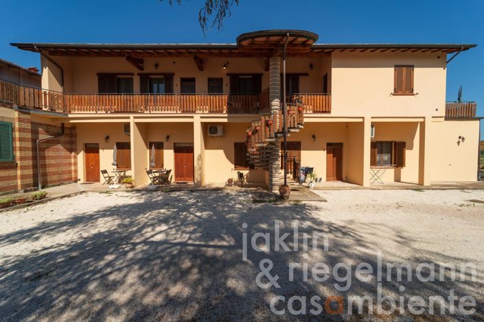 Image No.3-Ferme de 10 chambres à vendre à Castiglione del Lago