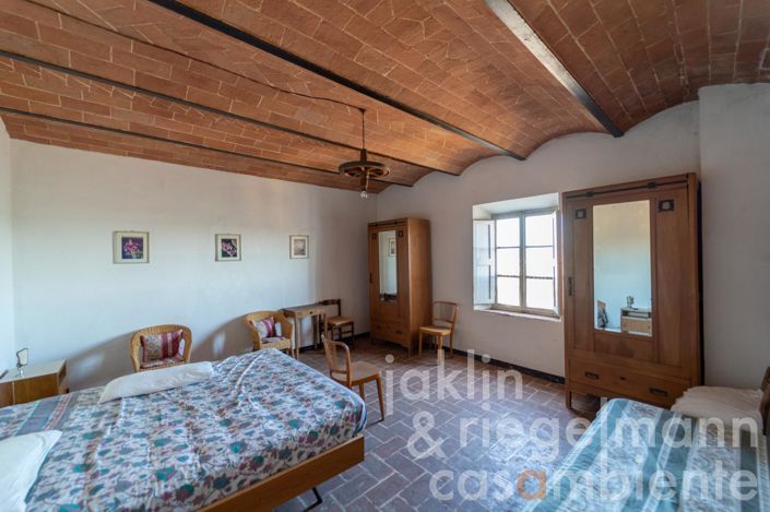 Image No.17-7 Bed Land for sale