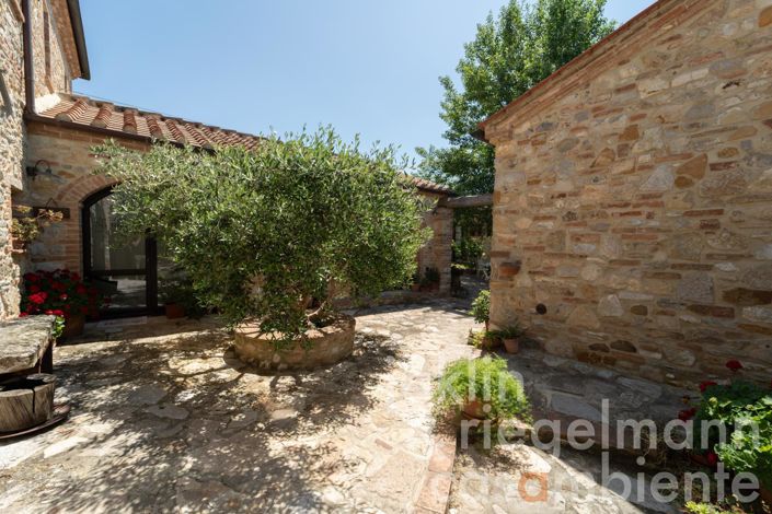 Image No.14-8 Bed Farmhouse for sale