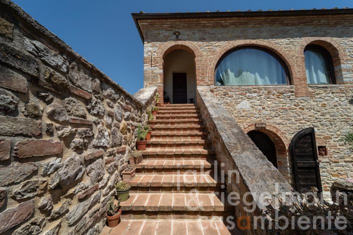 Image No.16-8 Bed Farmhouse for sale