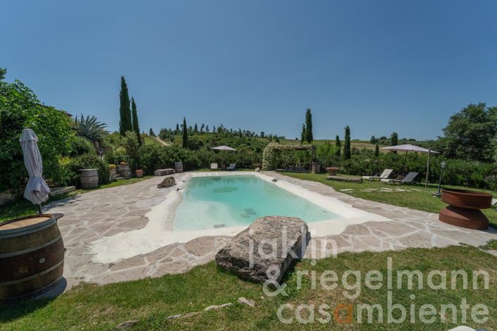 Image No.17-8 Bed Farmhouse for sale