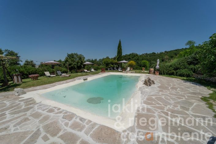 Image No.19-8 Bed Farmhouse for sale