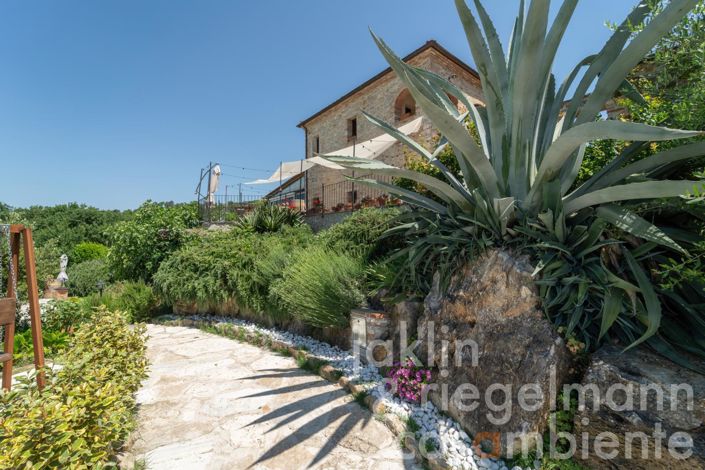 Image No.20-8 Bed Farmhouse for sale