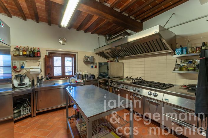 Image No.39-8 Bed Farmhouse for sale