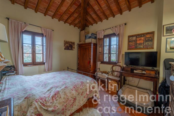 Image No.51-8 Bed Farmhouse for sale