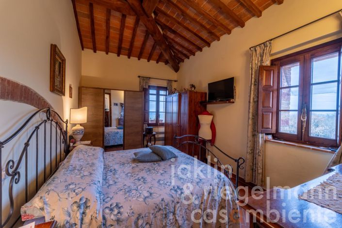 Image No.53-8 Bed Farmhouse for sale