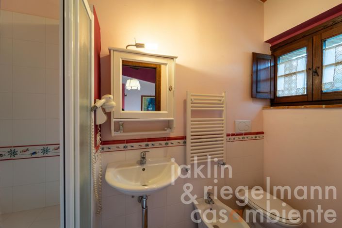 Image No.64-8 Bed Farmhouse for sale