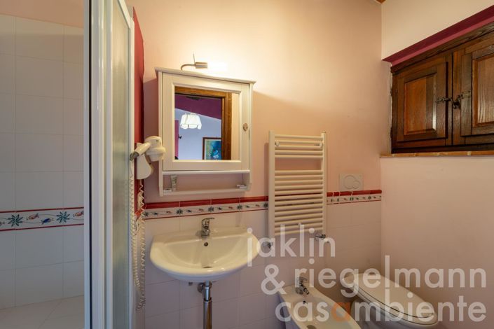 Image No.69-8 Bed Farmhouse for sale