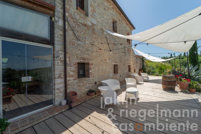 Image No.7-8 Bed Farmhouse for sale