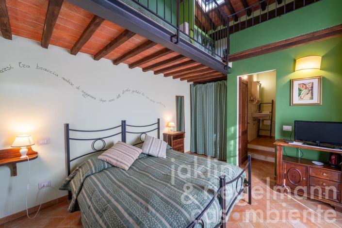 Image No.70-8 Bed Farmhouse for sale