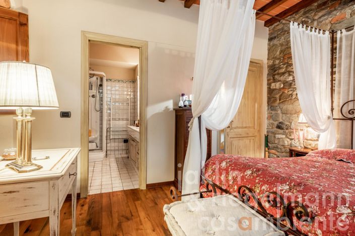 Image No.17-10 Bed Country House for sale