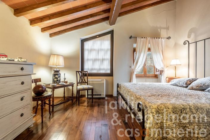 Image No.20-10 Bed Country House for sale