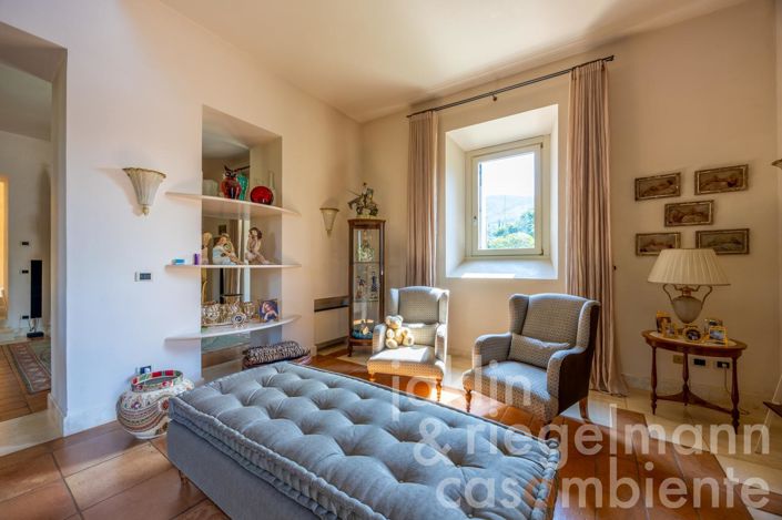 Image No.40-6 Bed Country House for sale