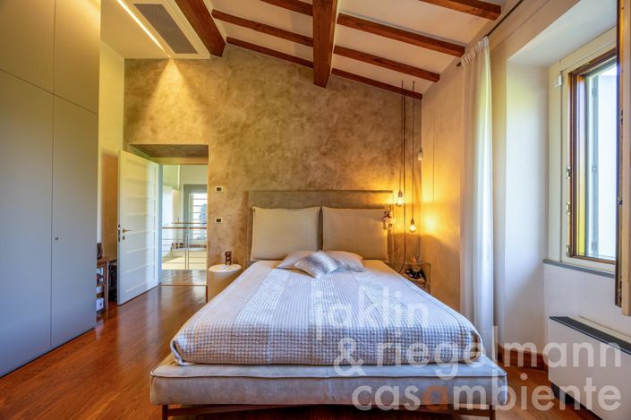 Image No.63-6 Bed Country House for sale