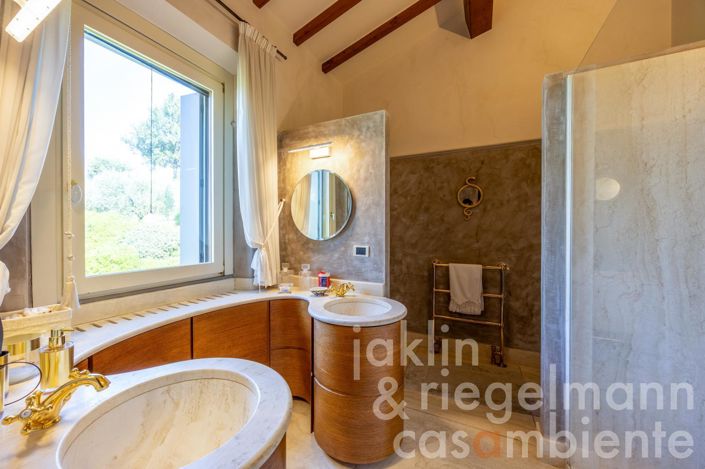 Image No.65-6 Bed Country House for sale