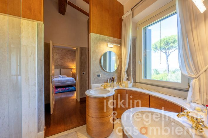 Image No.67-6 Bed Country House for sale