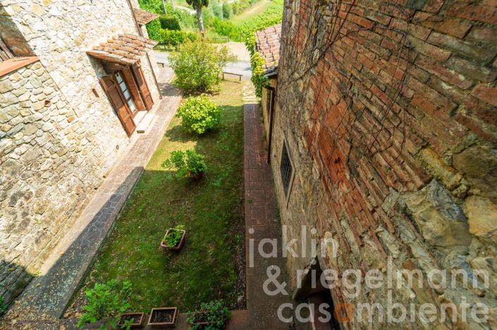 Image No.11-Maison de campagne de 4 chambres à vendre à Bucine
