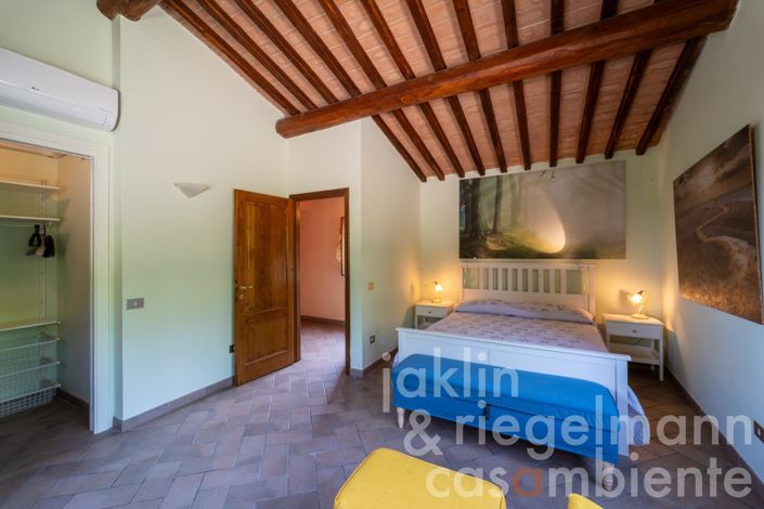 Image No.47-5 Bed Country House for sale