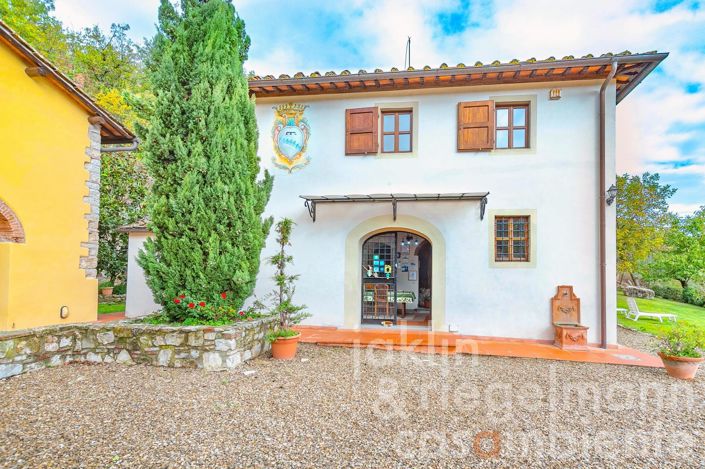 Image No.16-12 Bed Farmhouse for sale