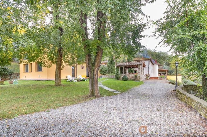 Image No.18-12 Bed Farmhouse for sale